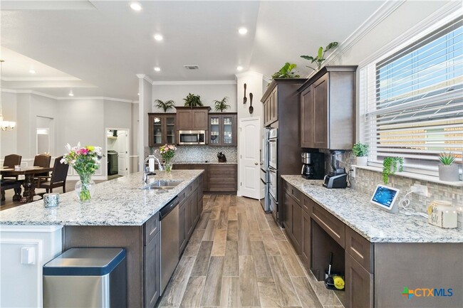 Foto del edificio - 8402 Ridge Crest Dr