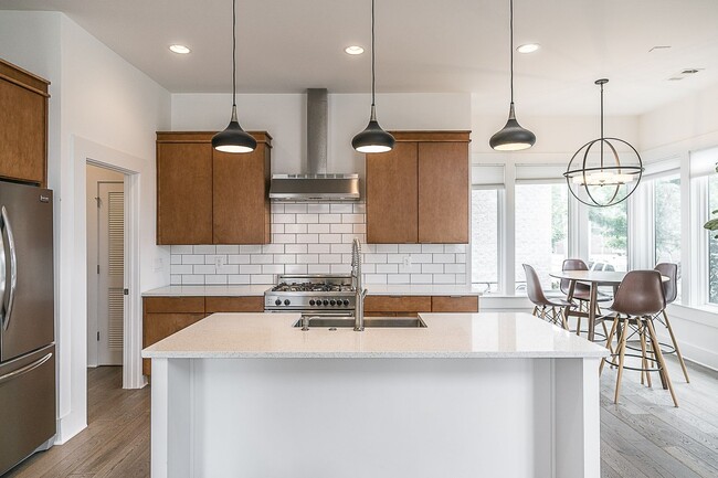 Building Photo - 3BR Germantown Townhome in the Heart of Nashville