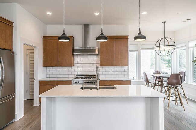Foto del edificio - 3BR Germantown Townhome in the Heart of Nashville