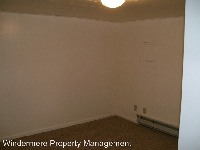 Building Photo - 925 S College Ave