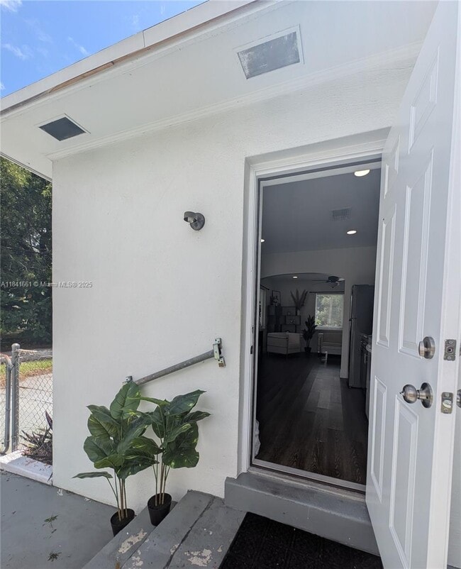 Building Photo - 1108 N 19th Ave