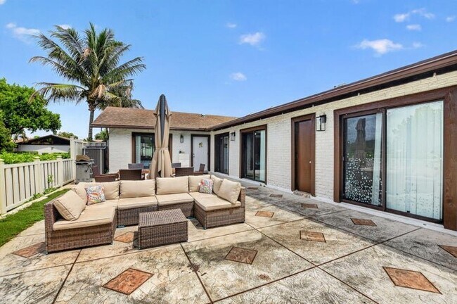 Building Photo - 9903 Boca Gardens Trail
