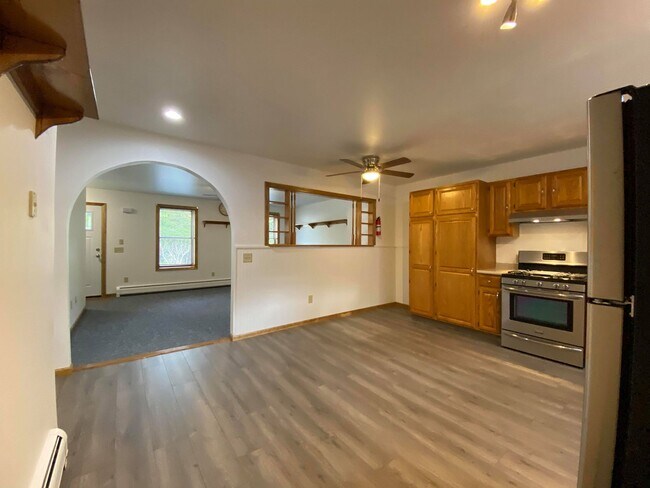 Building Photo - 56 Howland Ave