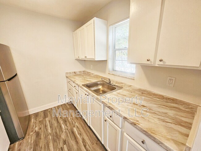Building Photo - 4509-4553 Gulfstream Rd