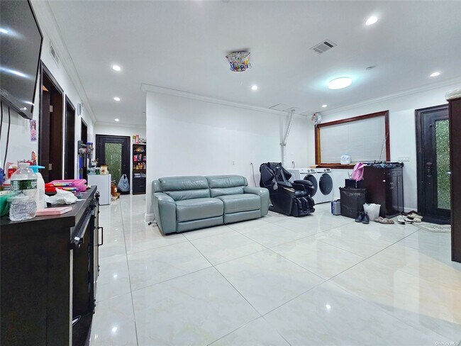 Foto del edificio - 203-18-203-27 27th Ave
