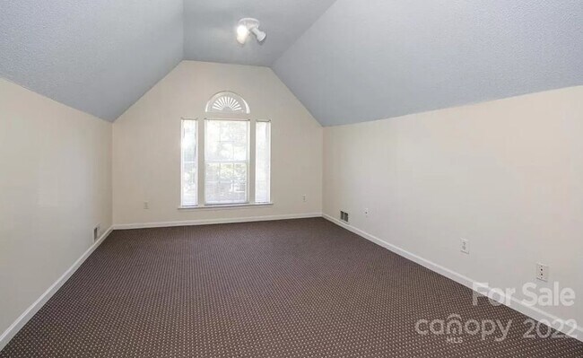 Bonus room above garage - 12213 Winghurst Dr
