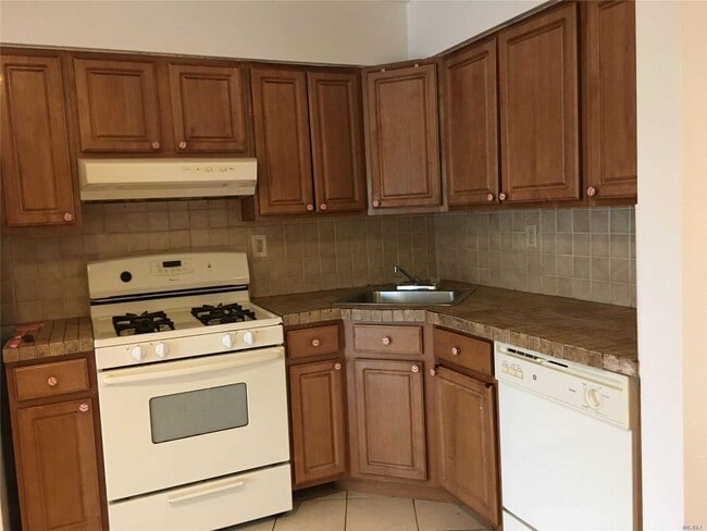 Building Photo - 915 College Pl