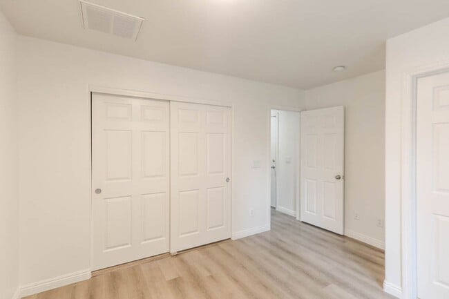 Building Photo - Beautiful 3 Bed Home With 3 Full Baths And...