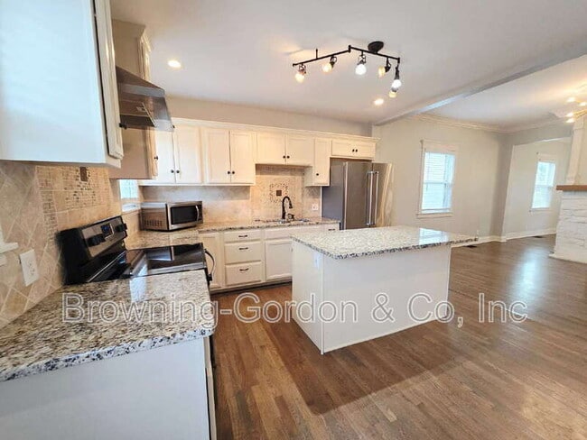 Foto del edificio - 317 Neill Ave