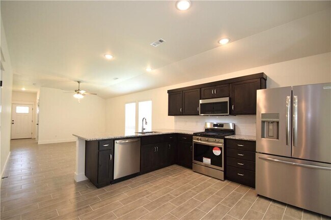 Foto del edificio - 2071 Bluestem Dr