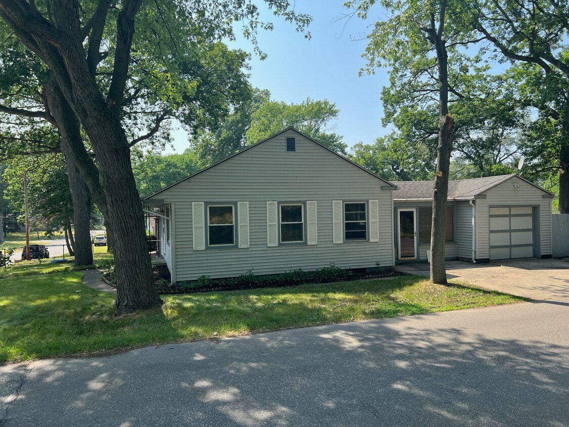 Building Photo - 526 Fir St