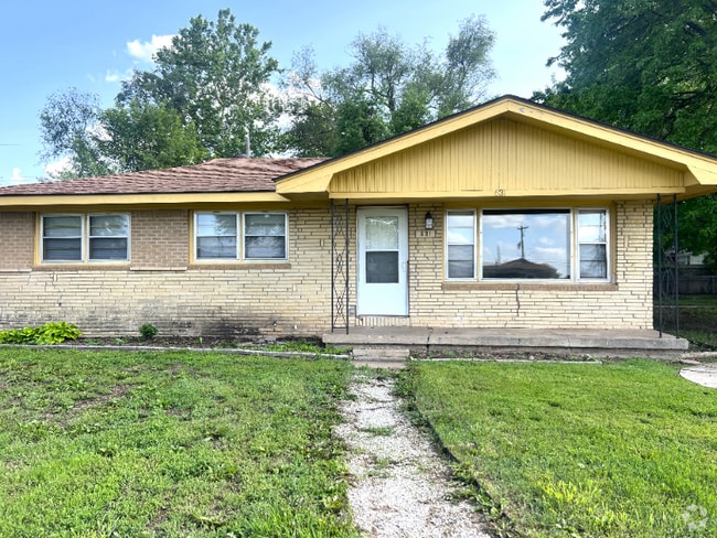 Building Photo - 631 Alexander Dr