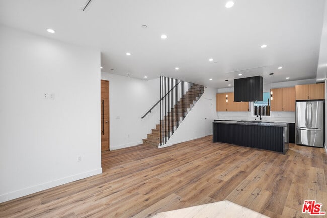 Building Photo - 839 N McCadden Pl