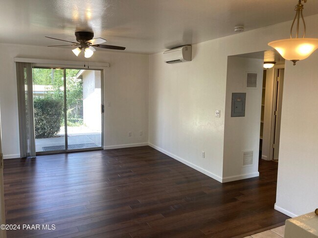 Foto del edificio - 212 W Hillside Ave