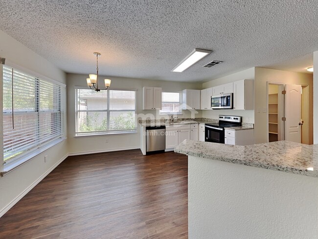 Building Photo - 8113 Lake Haven Dr