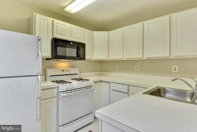 Building Photo - 11828 Eton Manor Dr