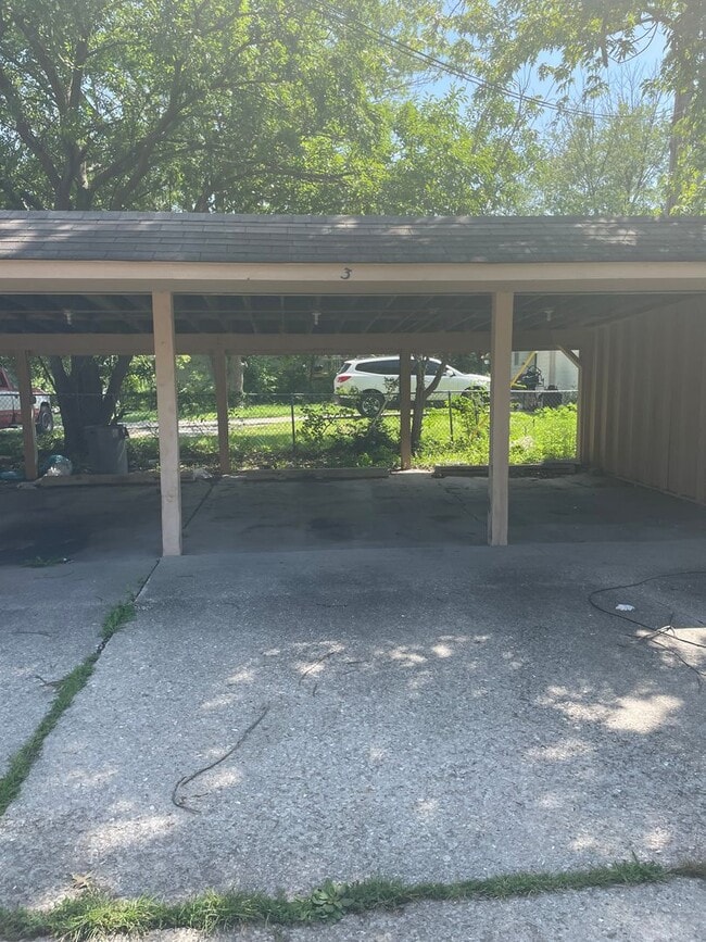 Building Photo - 2940 Leeway Dr