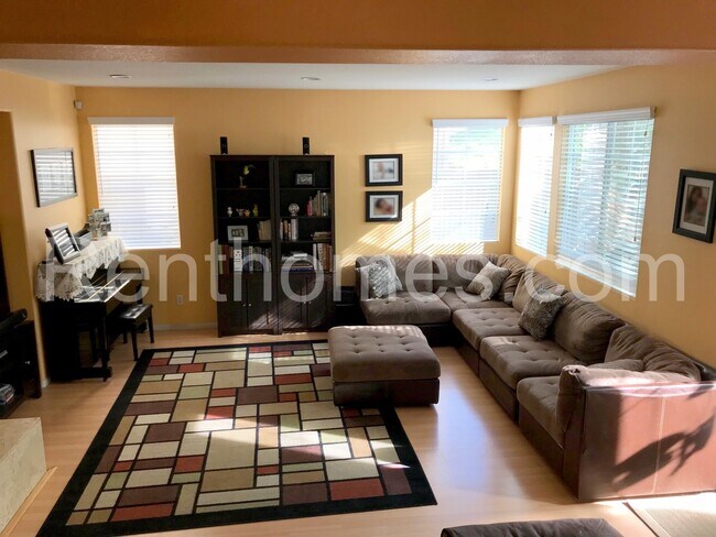 Building Photo - 473 Camino Verde