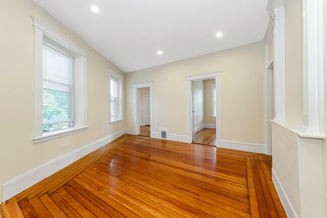 Building Photo - 20 Montfern Ave