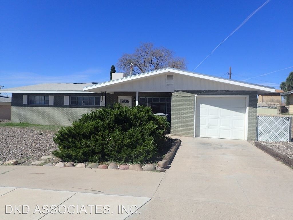 Primary Photo - 3 br, 2 bath House - 104 DE LEON DR