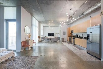 Building Photo - 2100 Van Buren St