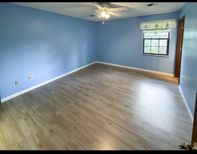 Photo - 810 Highland Dr Apartment