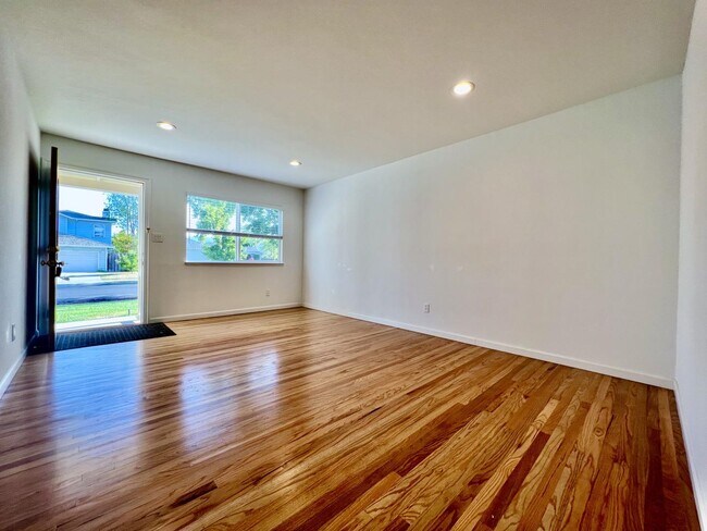 Foto del edificio - 6483 Windsor Ln