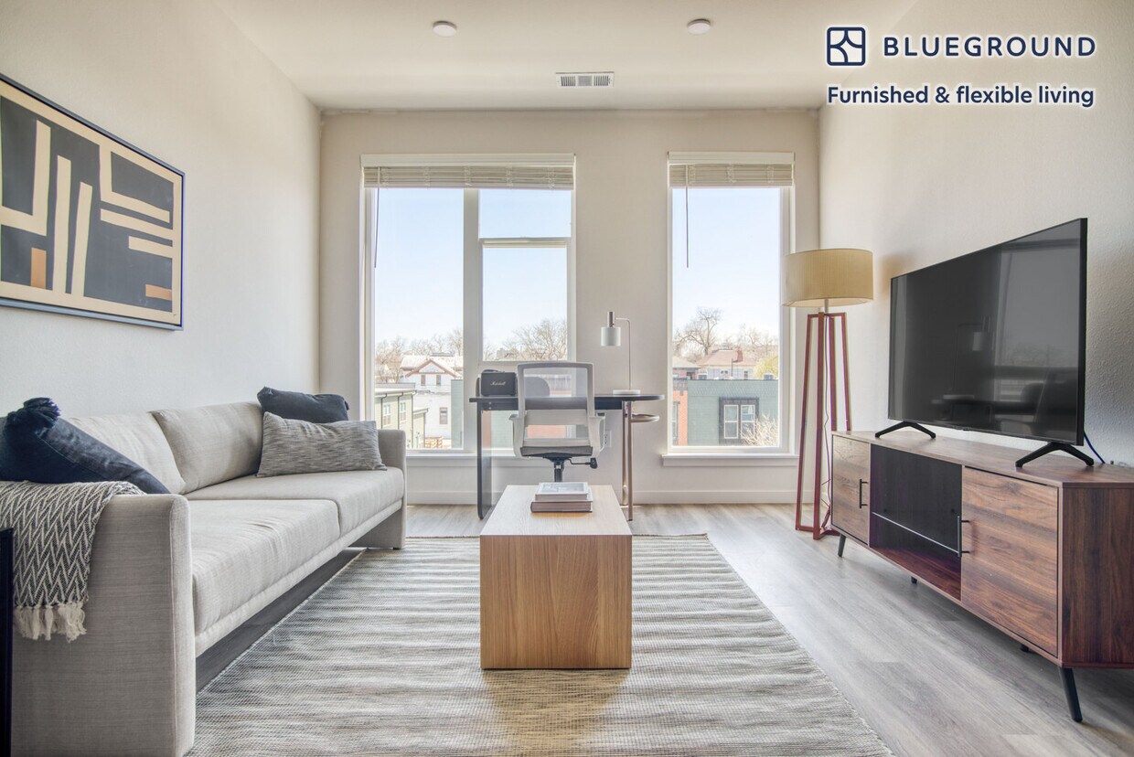 Foto principal - 2600 Lawrence St