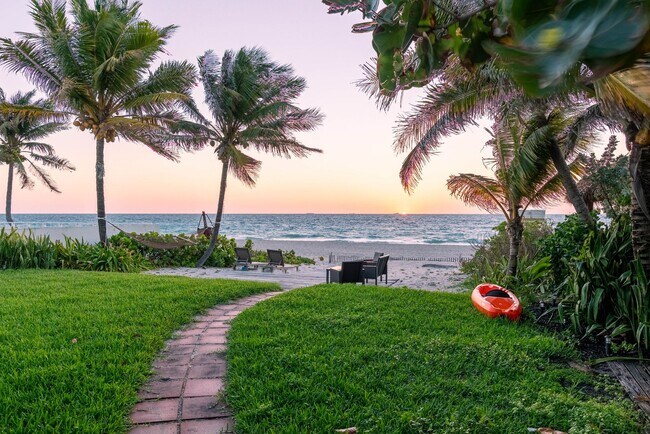Building Photo - Spectacular 2/2 Beachfront Short Term Rental