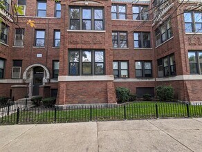 Building Photo - 3147 W Medill Ave