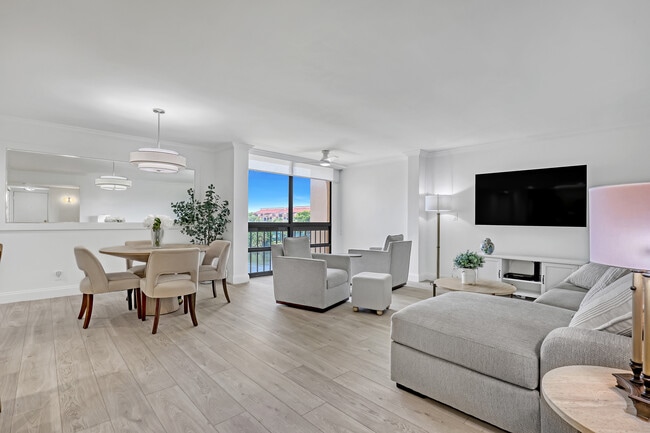 Photo - 2455 Lindell Blvd Apartment