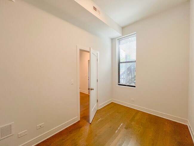 Foto del edificio - 952 W Armitage Ave