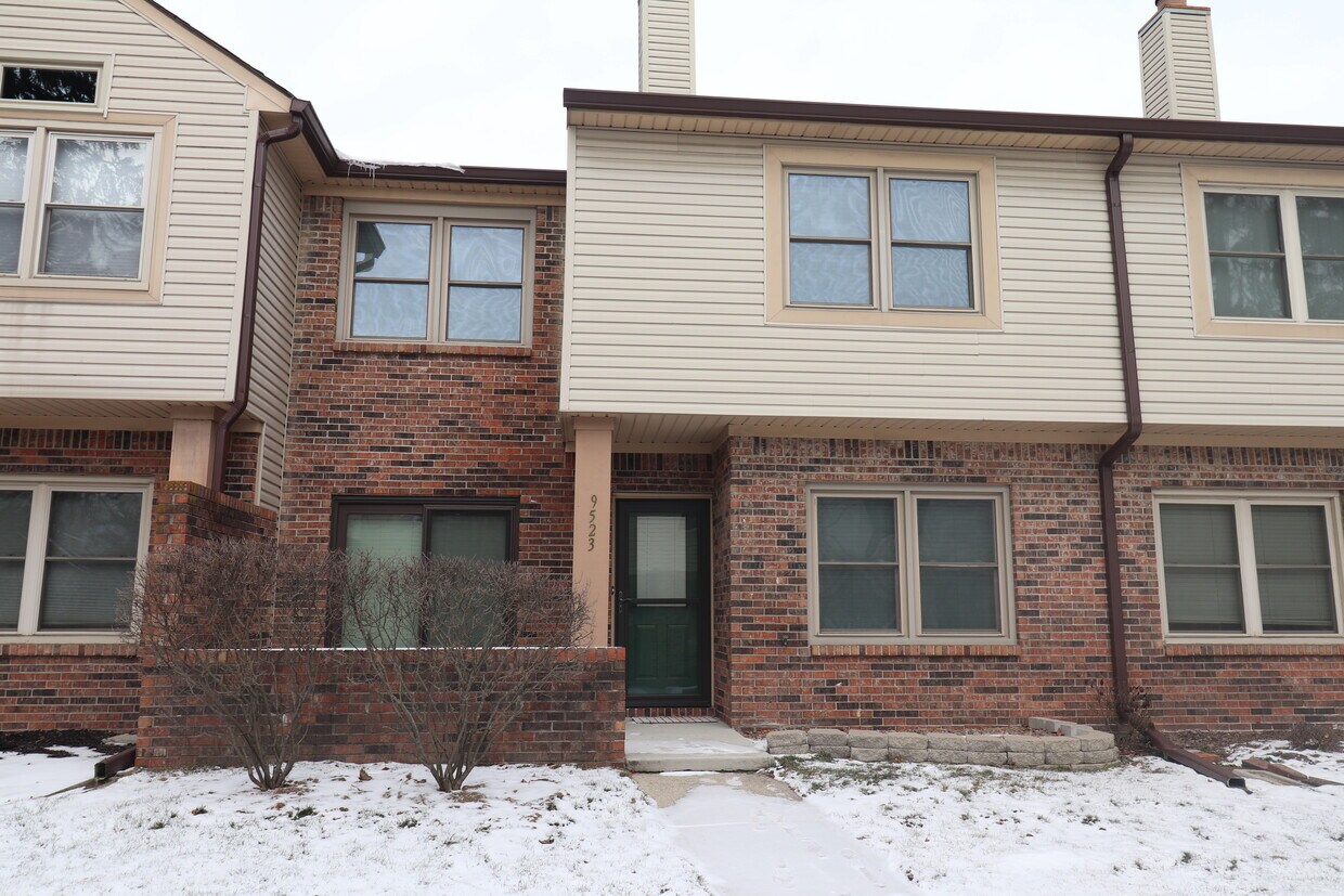 Primary Photo - 9523 Maple Way