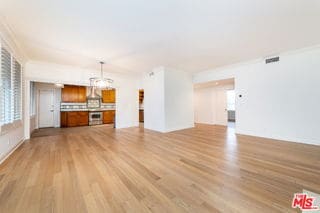 Building Photo - 125 S Elm Dr