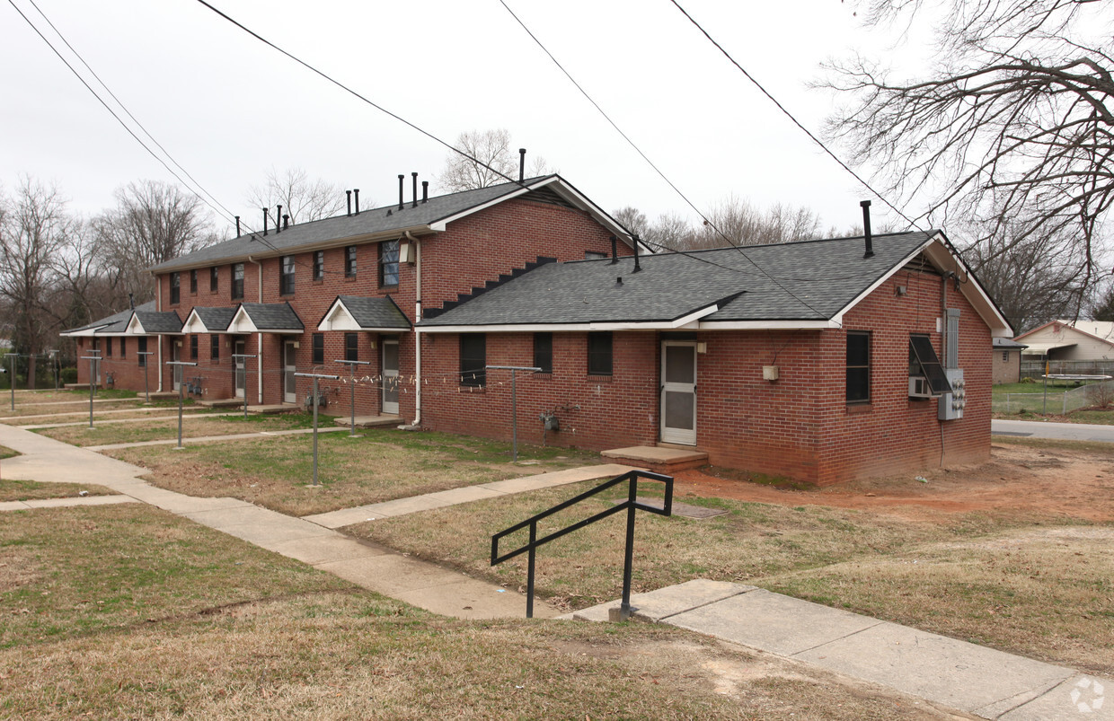 Primary Photo - 835 Summitt St