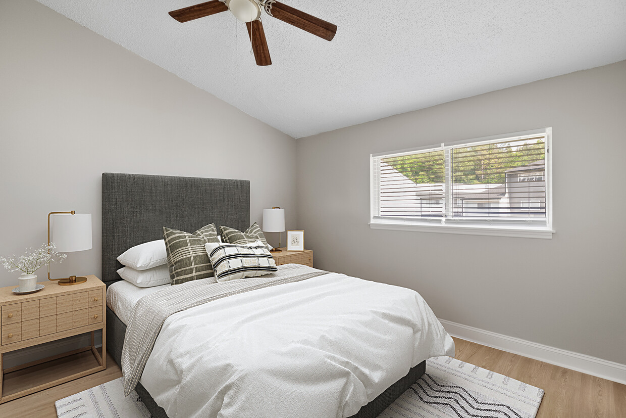 Primary Photo - Colonial Pointe Apartments