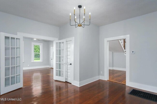 Foto del edificio - Beautiful 4-Bedroom, 3.5 Bathroom for Rent