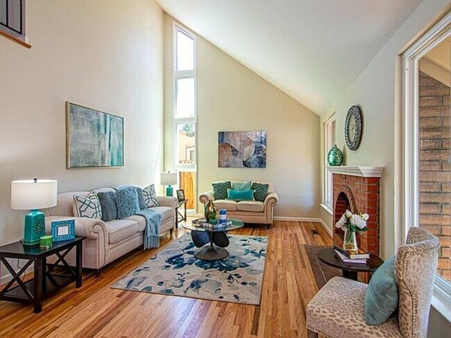 Foto del edificio - Spacious 5-Bedroom Home in Prime Sunnyvale...