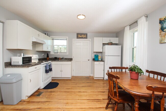 Shared Kitchen - 703 Celeste Ave