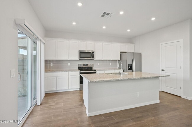 Building Photo - 17360 W Jessie Ln