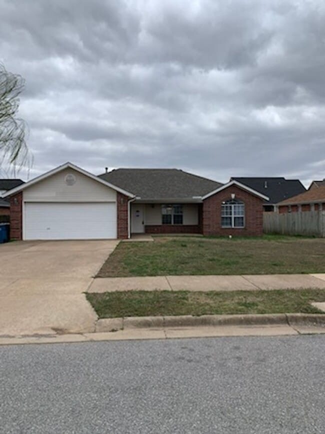 Building Photo - Getting Ready For You! Beautiful Bentonville Home with Spacious Backyard & 2-Car Garage