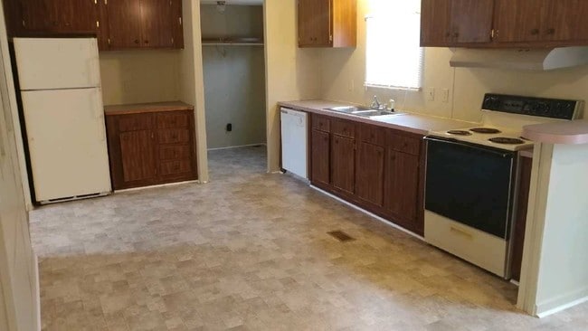 Building Photo - 346 Veneer St