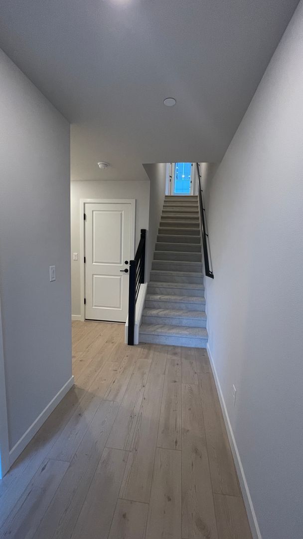 Building Photo - 3bd/3.5ba Shoreline Townhome