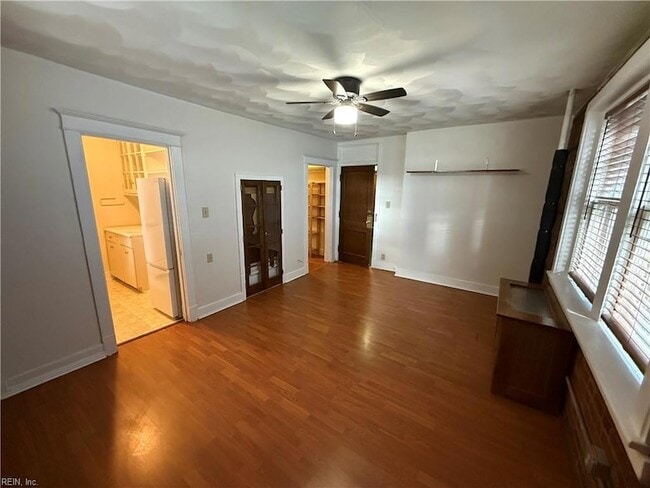 Building Photo - 210 Drummond Pl