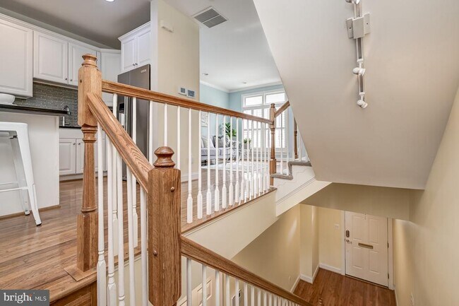 Building Photo - 1236 Harbor Island Walk
