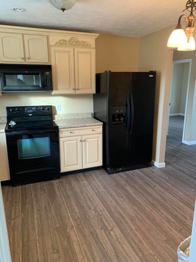 Building Photo - 401 Opossum Kingdom Rd
