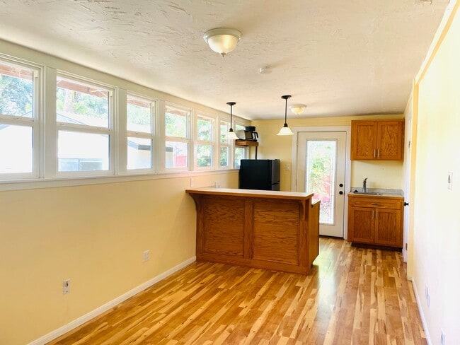 Building Photo - 867