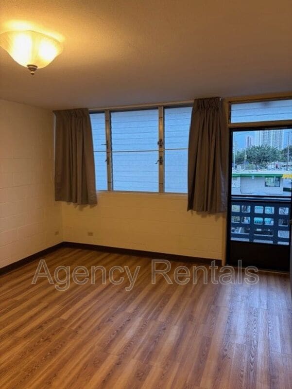 Building Photo - 1019 Punahou St