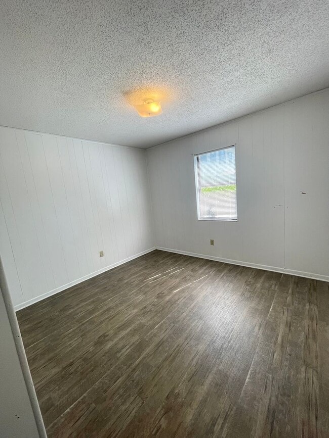 Building Photo - Welcome to Ravenwood Drive!