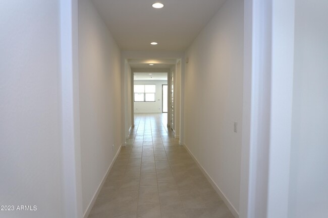 Building Photo - 9316 W Sells Dr